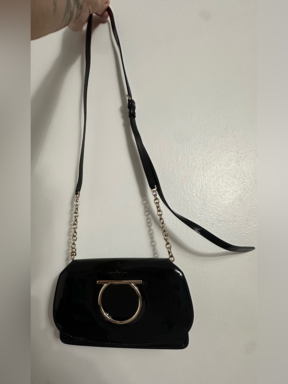 Salvatore Ferragamo Black Patent Vara Gancini Crossbody Bag - Picture 2 of 13
